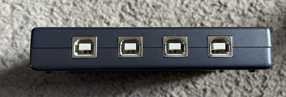 LogiLink przełącznik 4xUSB 2.0 UA0111