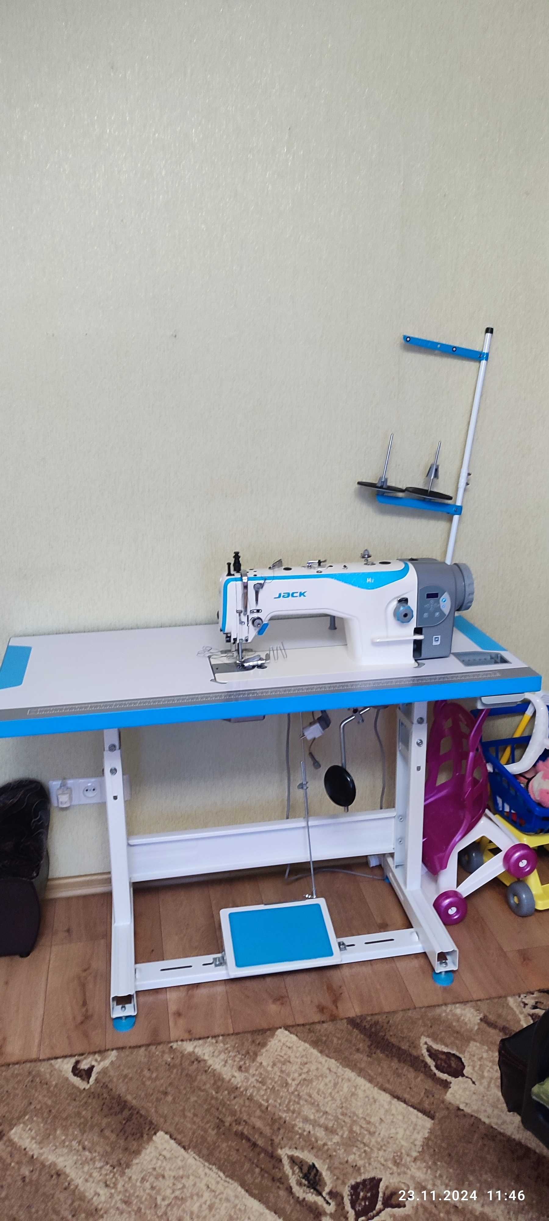 Продам швейною машинку