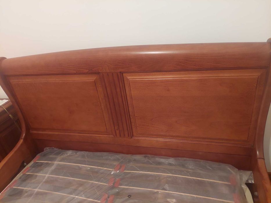 Venda cama e estrado só estes dois artigos( sem colchão )