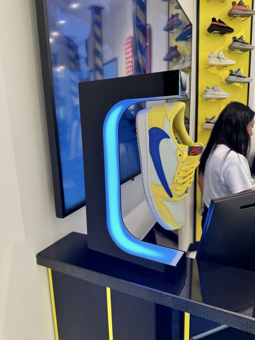 Expositor LED Sapatilhas Tenis 360