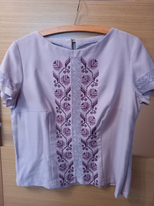 Вишиванка жіноча ручної роботи