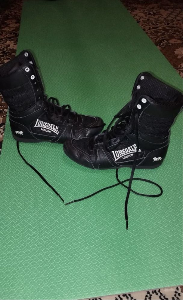 Продам боксерки LONSDALE