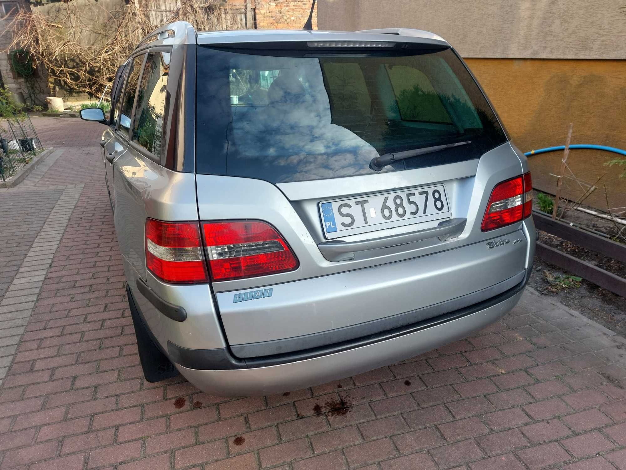 Srebrny Fiat Stilo 2004