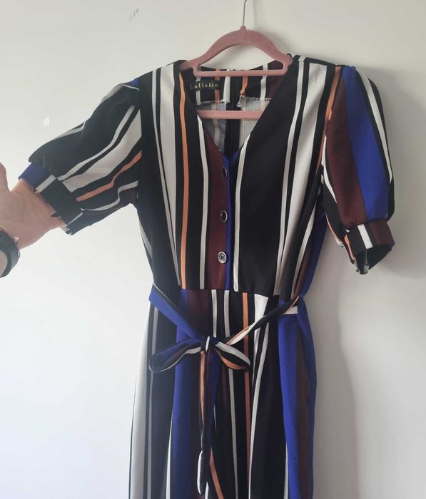 Damski długi kombinezon w paski kolorowy z bufiastymi rękawami