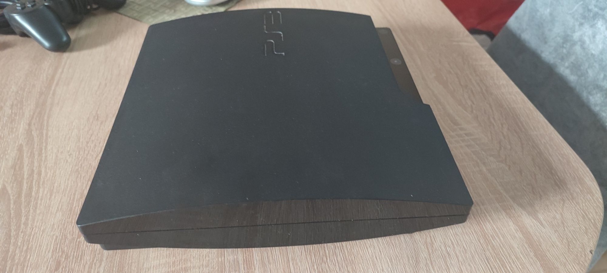 PlayStation 3 + pad przewodowy I okablowanie