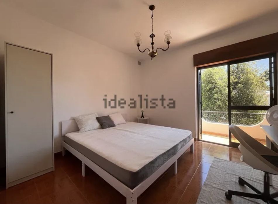 Quarto para alugar em moradia