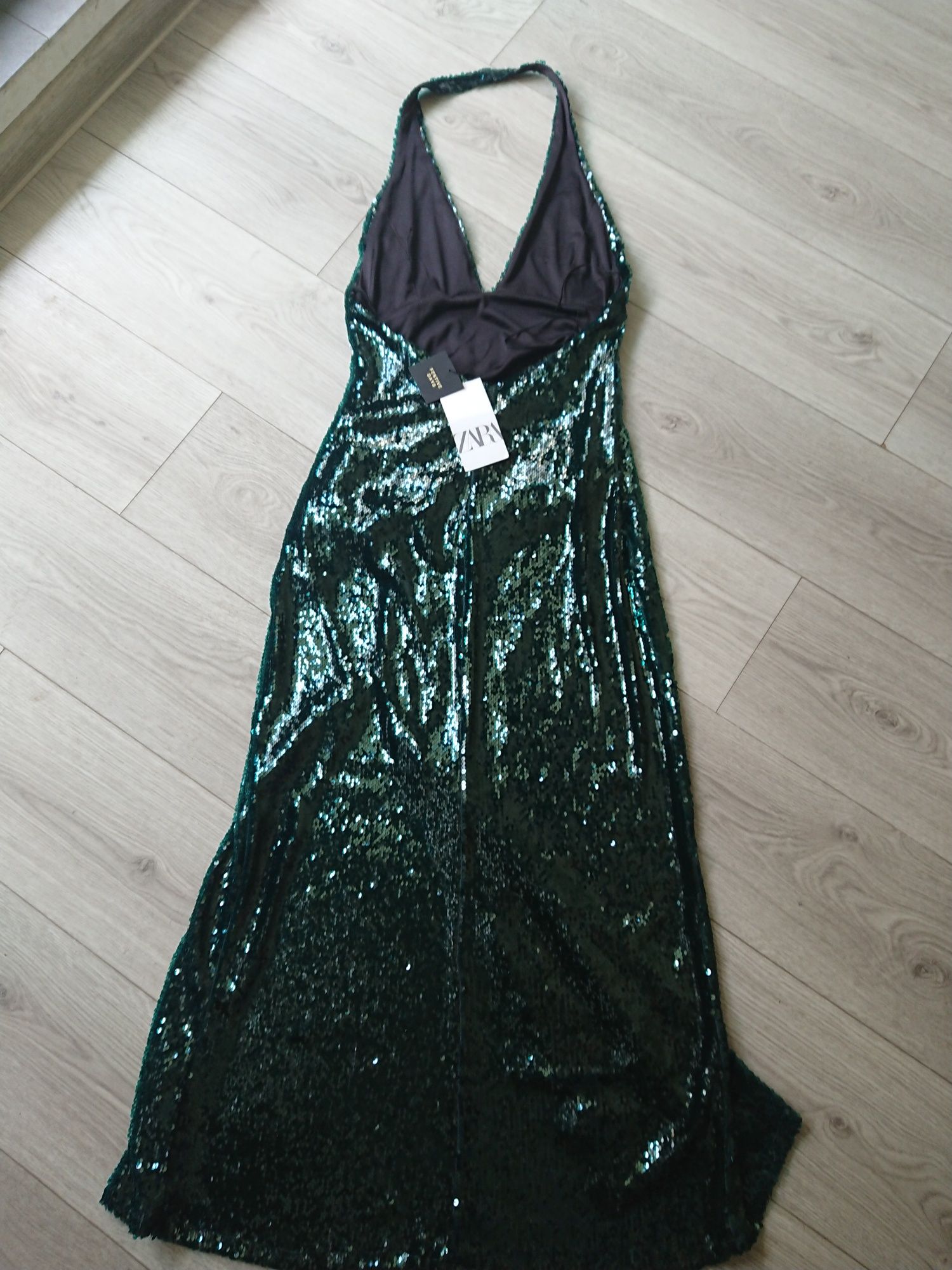 Długa cekinowa sukienka Zara r.XS z rozcięciem, gołe plecy