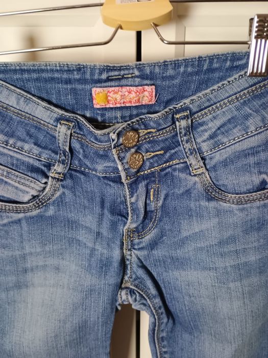 Jeansy rurki z kieszeniami