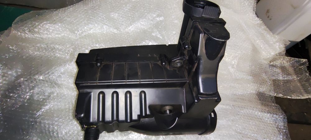 Корпус повітряного фільтра Volkswagen Passat NMS ZSB 5CO 129 607