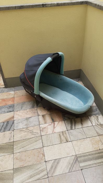 Alcofa rígida berço quinny com capota cama