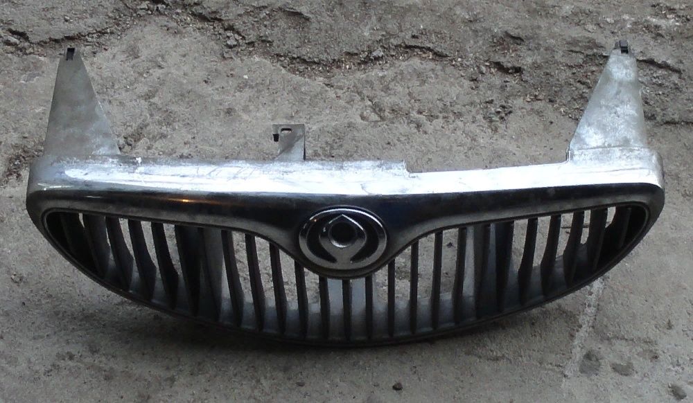 Продам решетка радиатора Мазда GF кседос 6