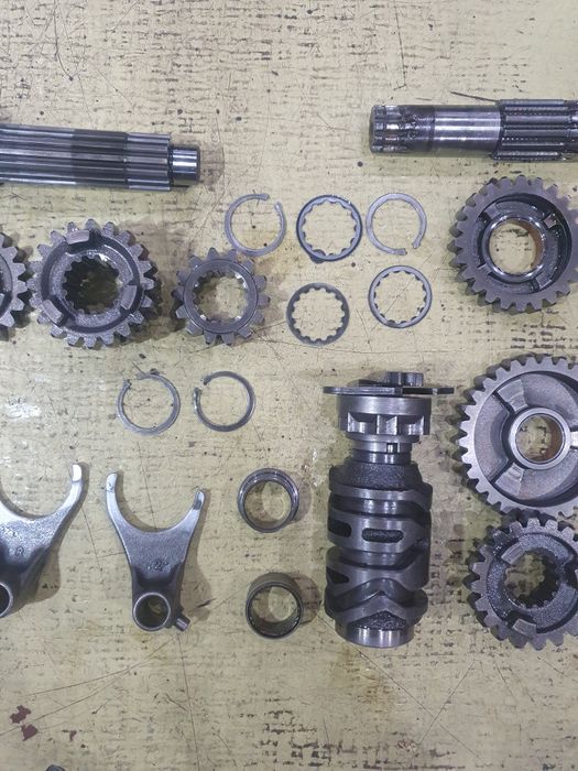 Skrzynia biegów części Suzuki RMZ 250 4t 06r KXF 250 tryb wałek wodzik