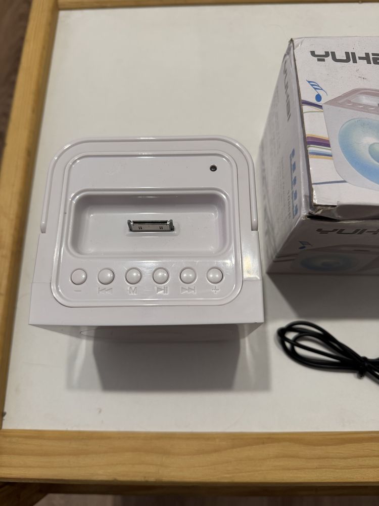 2 szt Radio odtwarzacz na USB i IPhone 4 z podświetlaniem