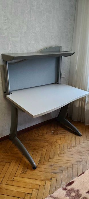 Стіл ком'ютерний