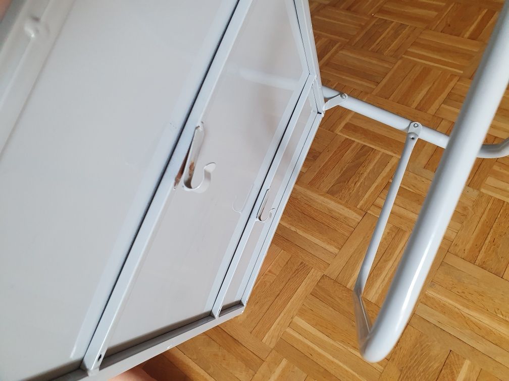 Stolik balkonowy skladany na balustradę