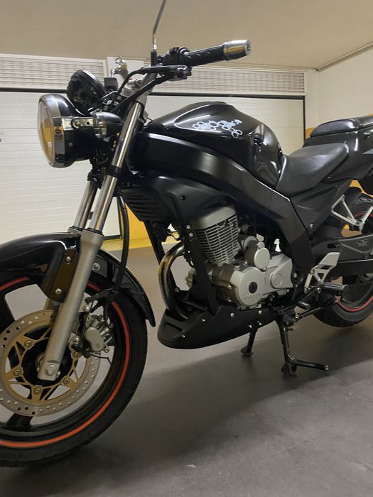 Moto 125 cc Daelim Roadwin F1