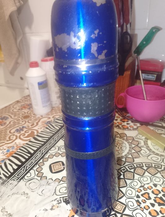 Продам термос 0,7