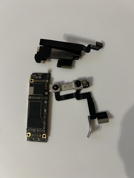 iPhone 11 на 64гб плата