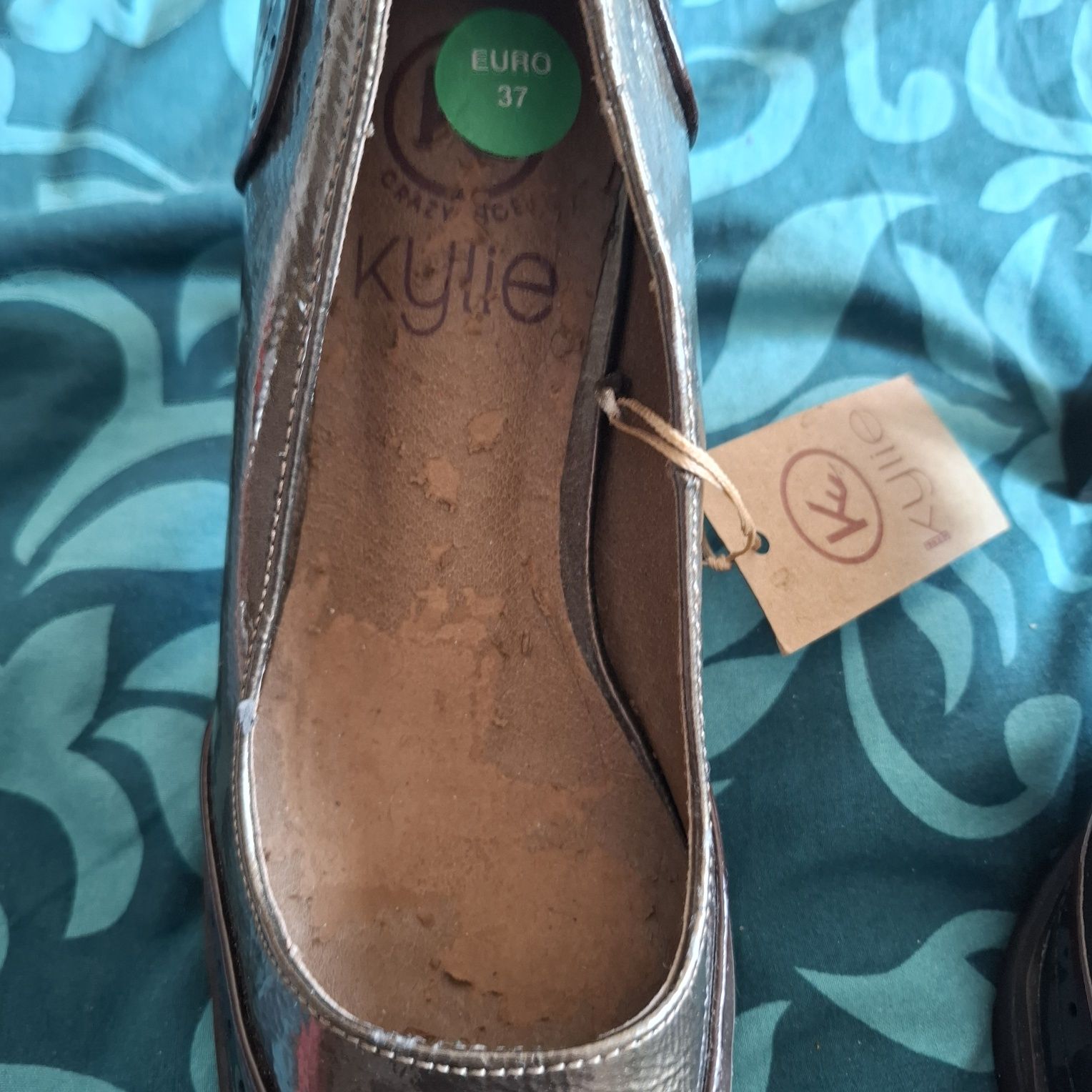 Brązowe lakierowane buty na obcasie kylie rozmiar 37
