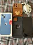 iPhone 13 niebieski plus oryginalna ladowarka i 2 etui