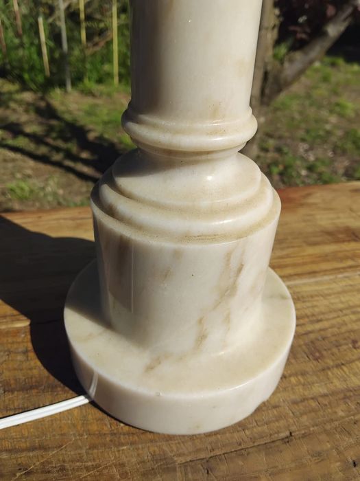 Candeeiro em pedra mármore