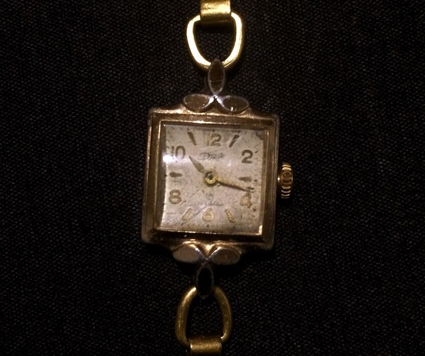Продам антикварные женские механические часы