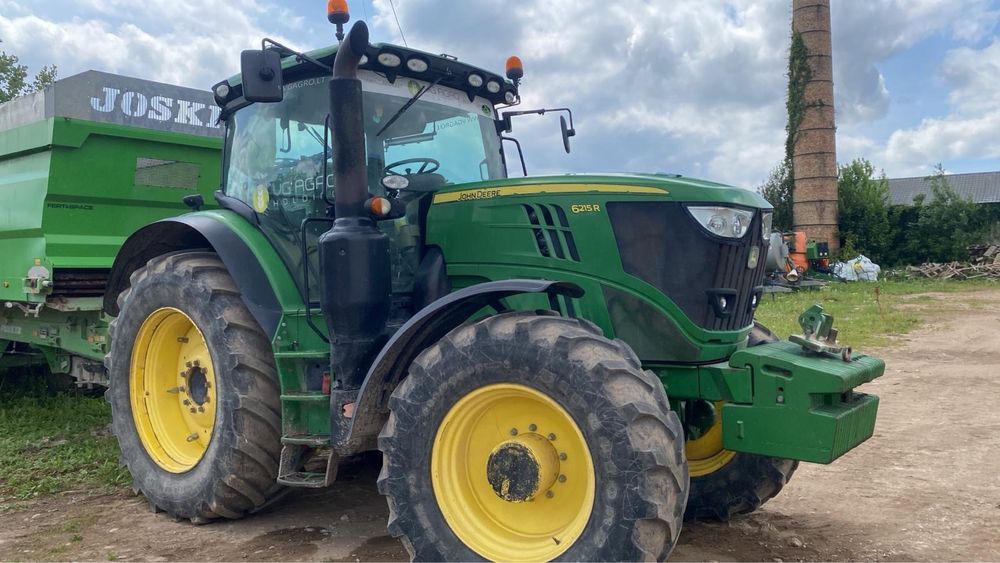 Трактор John Deere 6215r