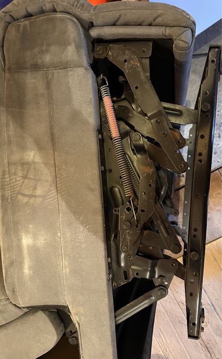 Двомісний диван з реклайнером.