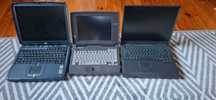 Trzy laptopy na części