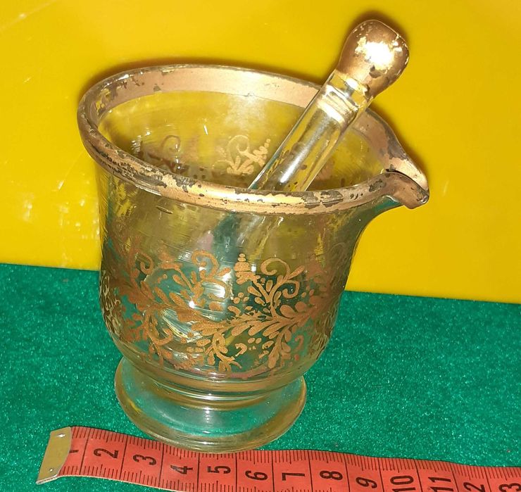 Almofariz pintado a ouro