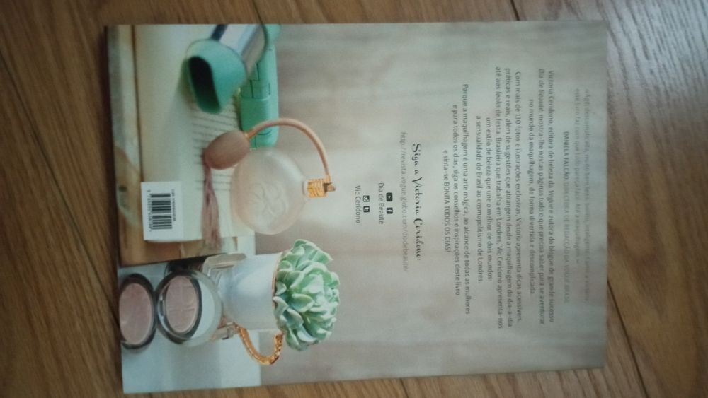 Livro "Bonita todos os dias" de Victoria Ceridono