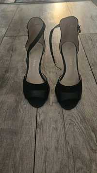 Czarne sandalki na szpilce