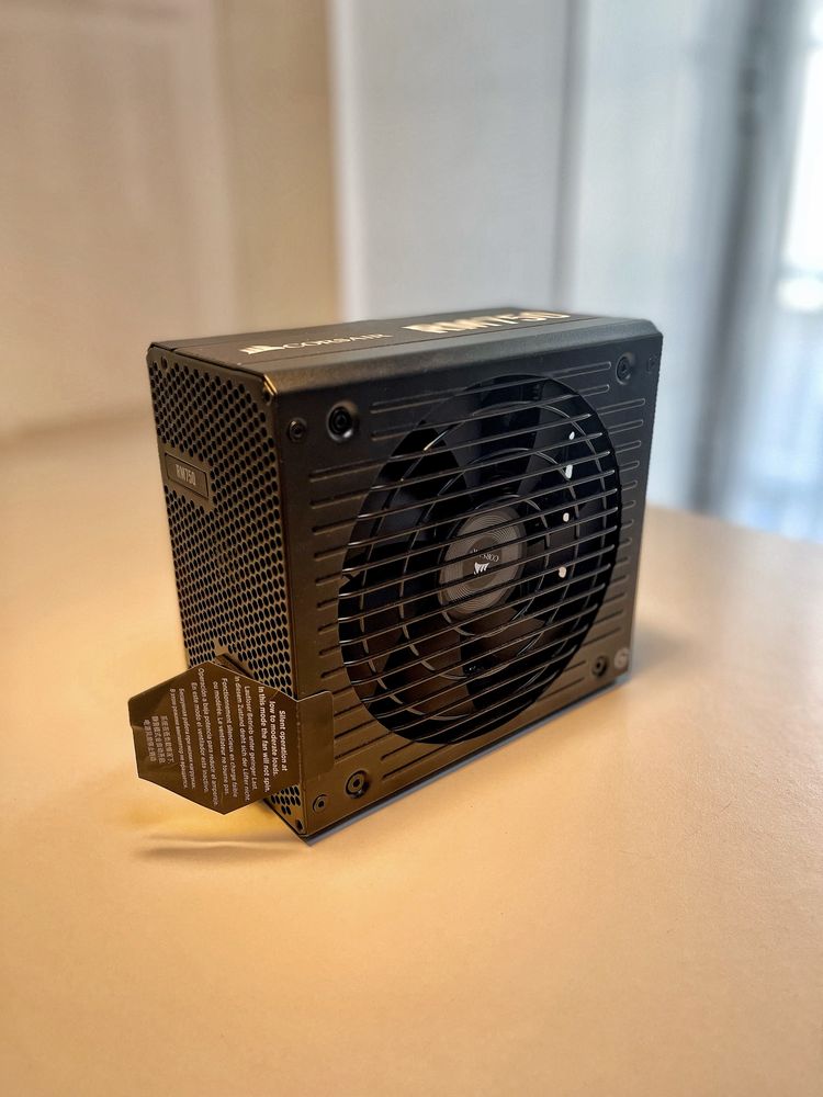 Fonte de alimentação Corsair RM750