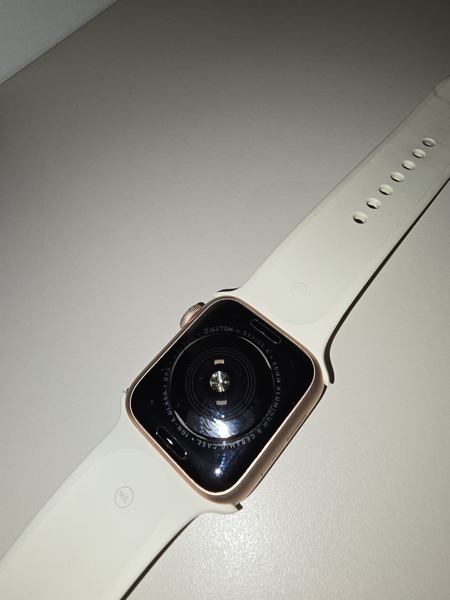 Продам Apple watch 4