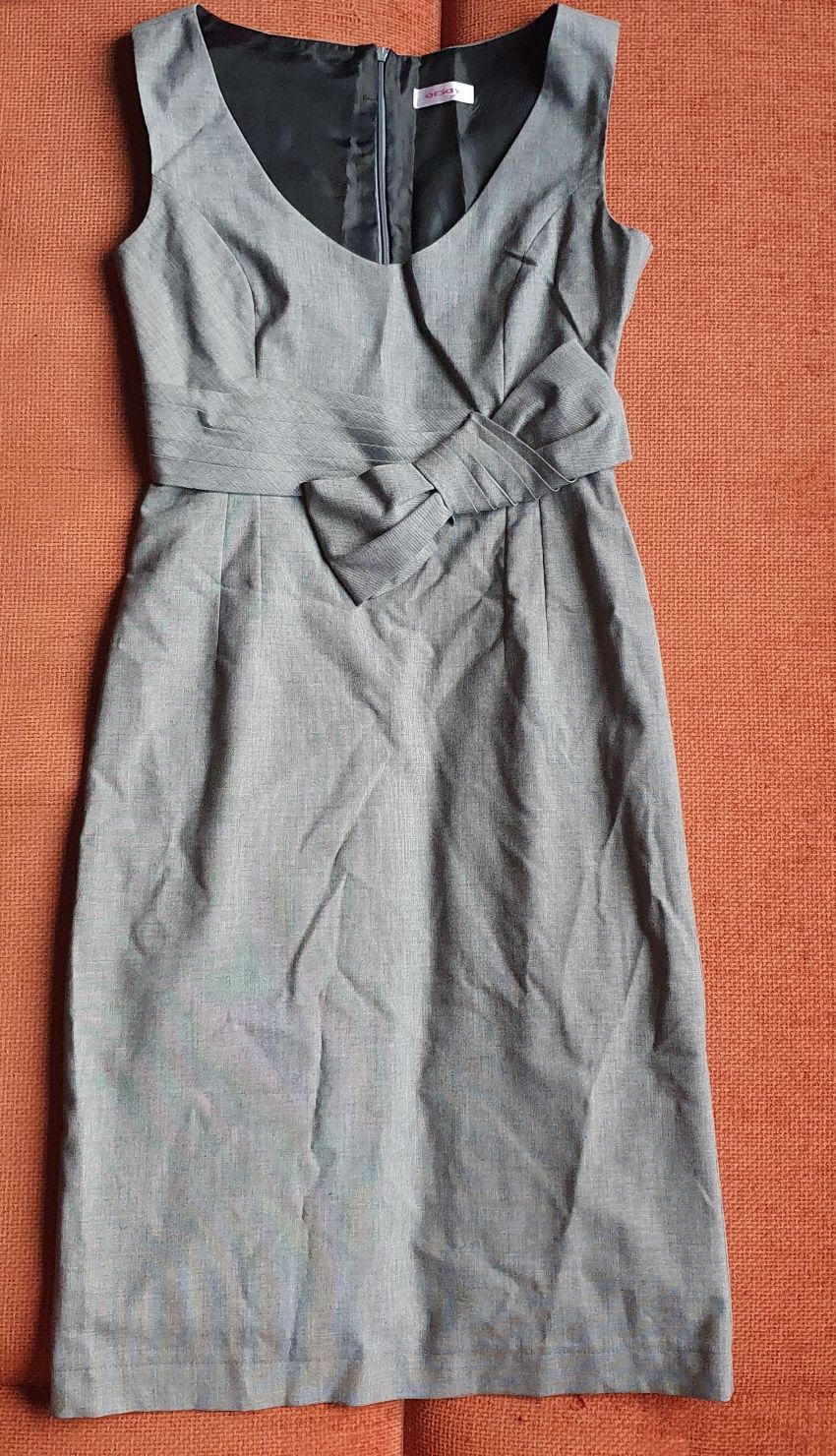Szara sukienka biurowa Orsay 36