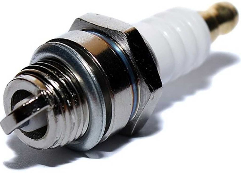 ŚWIECA ZAPŁONOWA DO Piły Kosy Podkaszarki Spalinowej NAC DEMON