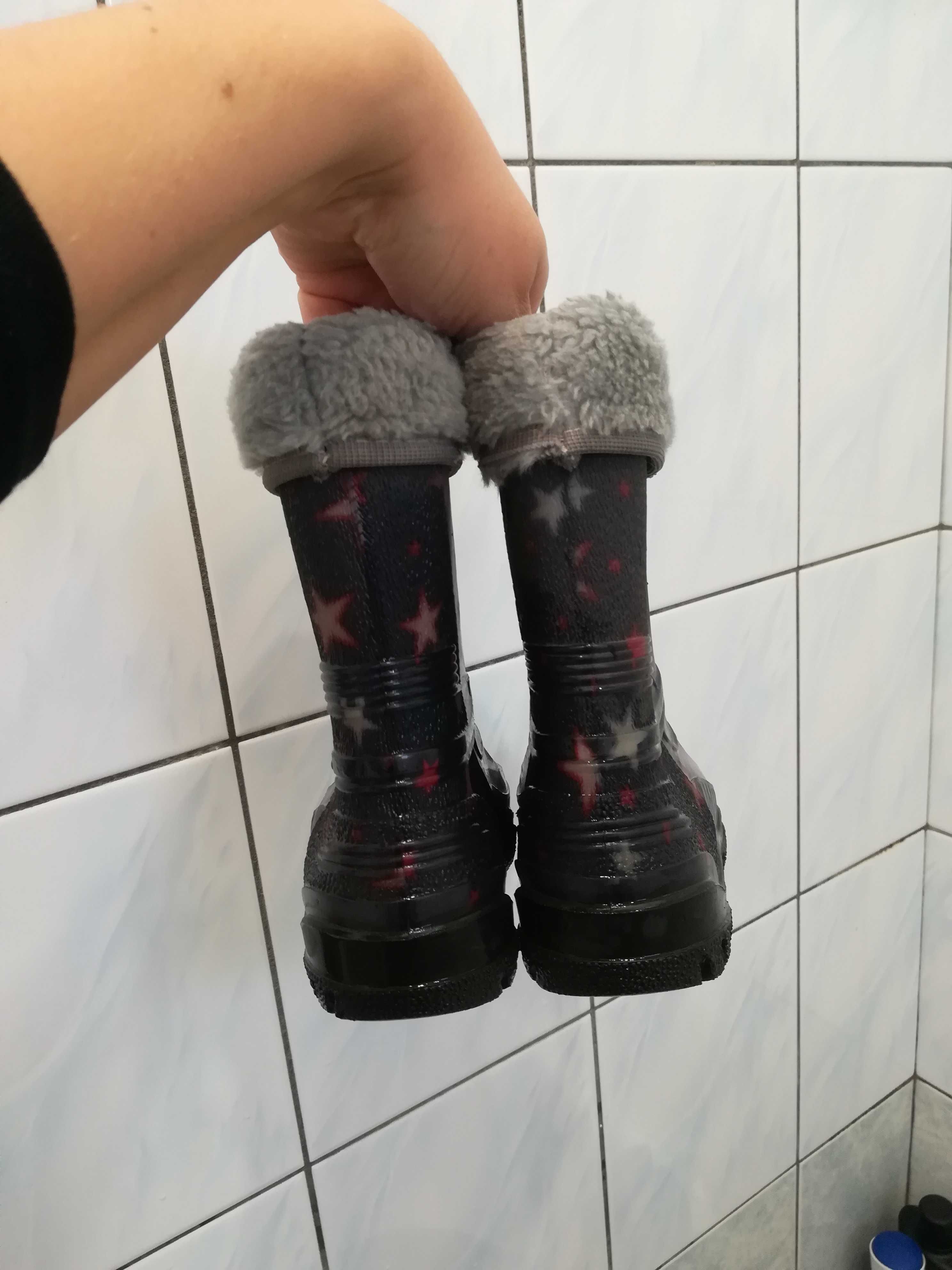 Продам резиновые детские сапожки