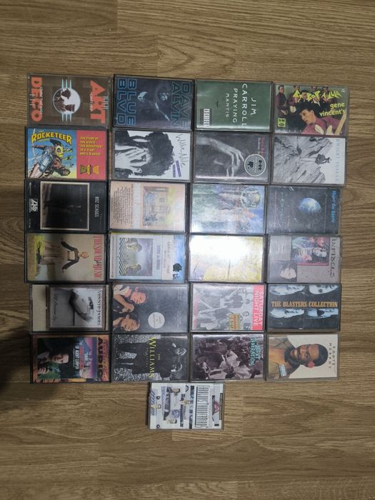 25 cassetes de musica