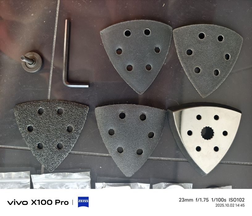 Multiferramenta oscilante elétrica com caixa e muitos acessórios