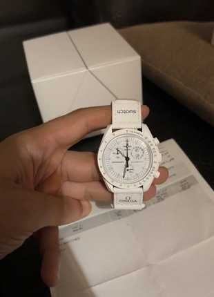 Snoopy x Omega Swatch SO33W700 – Midnight Collection
