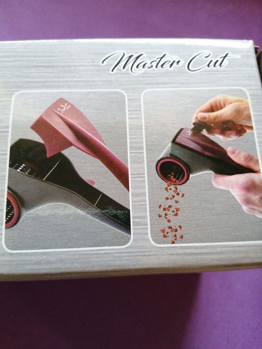 Ralador e cortador com 3 lâminas diferentes