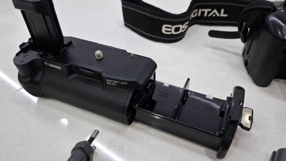 Máquina fotográfica Canon EOS 400D