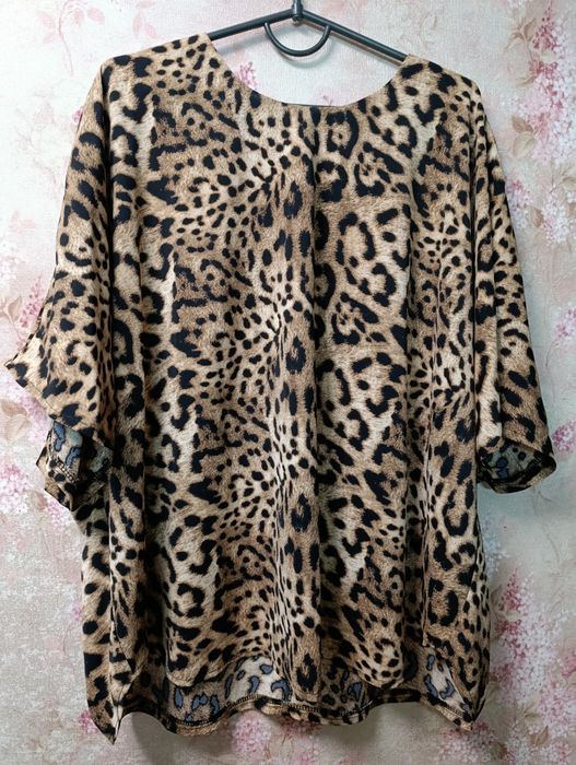 Святкова блуза з приємним принтом