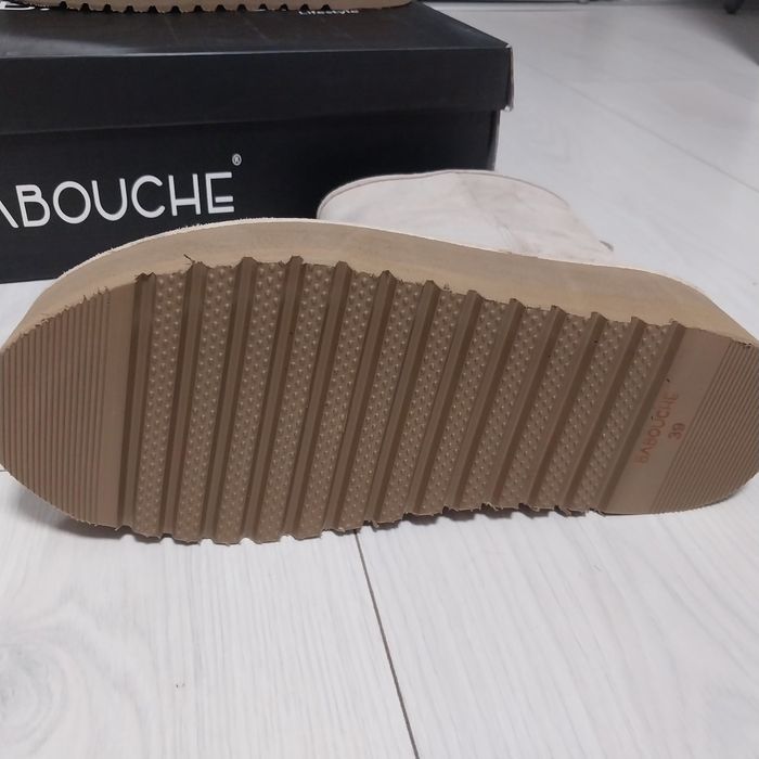 Продам Уггі натуральні нові!