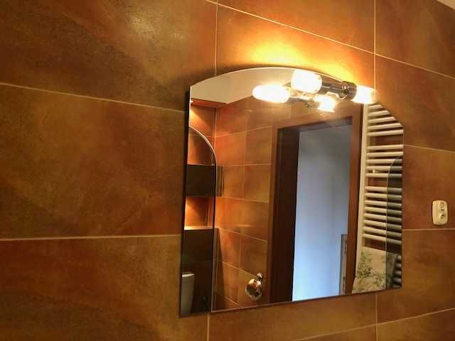 Lustro łazienkowe z oświetleniem