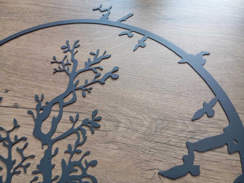 Metalowa dekoracja ścienna. Koło z drzewem w środku. 38,5 cm x 41 cm