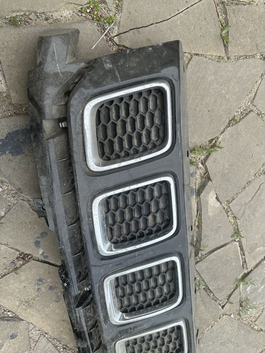 Решітка рідіатора grill Jeep Compass 17-21
