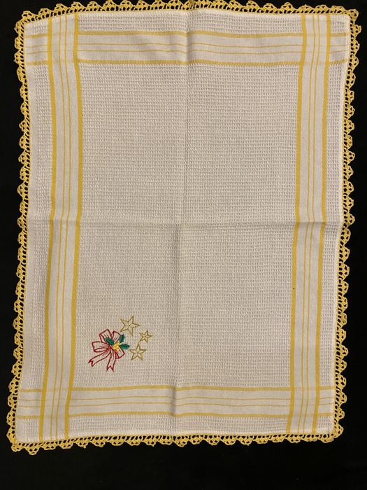 Pano de cozinha com renda em crochet