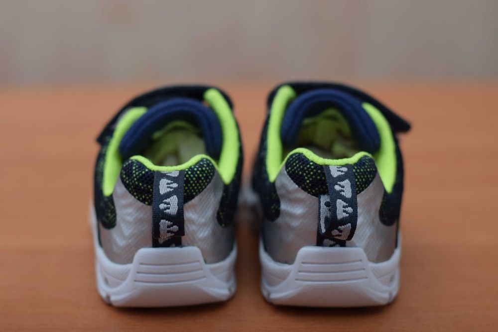 22 розмір. Шкіряні дитячі кросівки Clarks. Оригінал