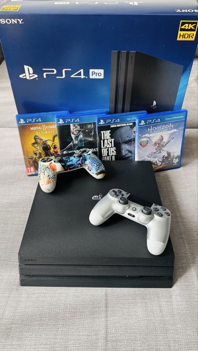 Sony Play Station 4 Pro 1 Tb + два геймпади + три гри PS4 CUH-7216B